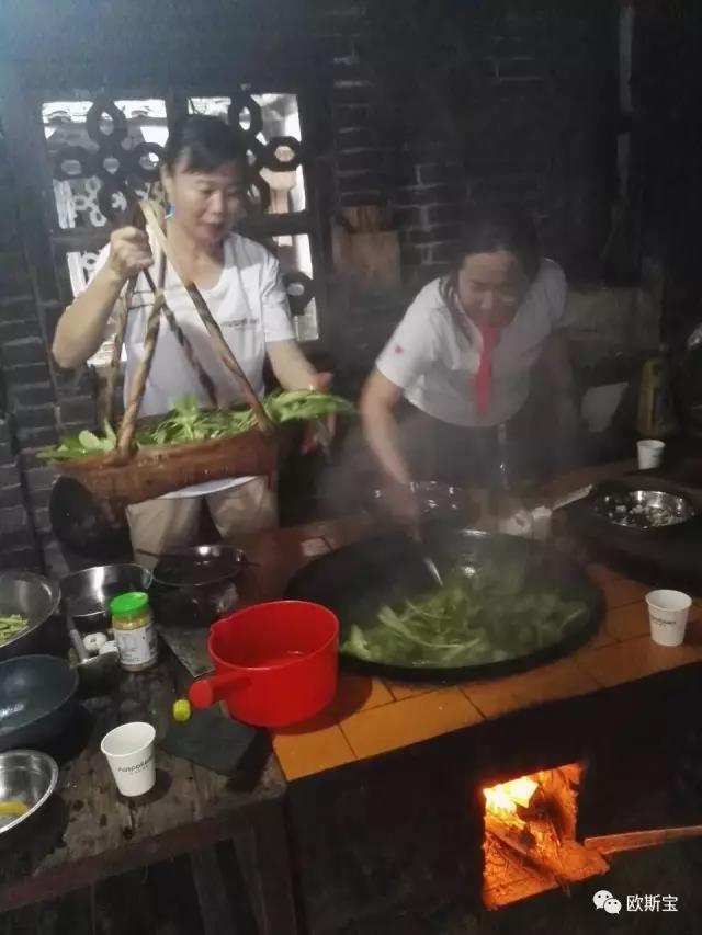 【愛(ài)心公益事跡錄】廣州丘總"懷感恩的心，走自己的路"